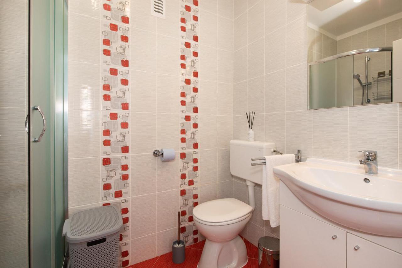 Apartment Marija Кърк Екстериор снимка